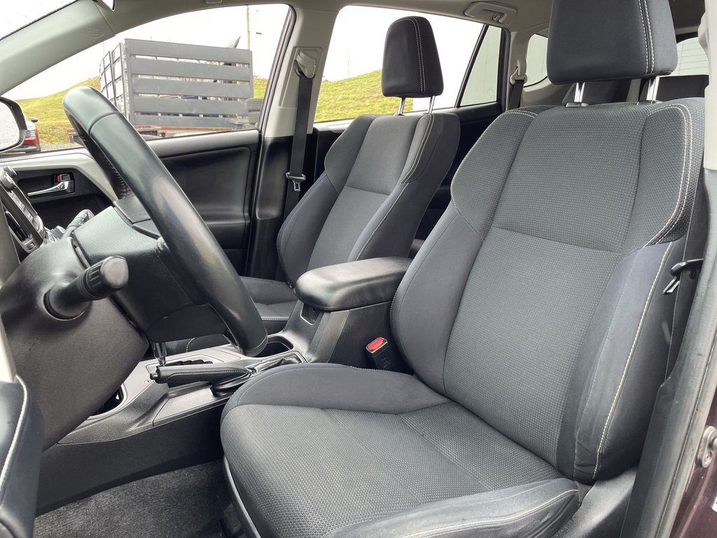 Toyota RAV4 XLE | Heated Seats | Keyless | Backup Cam 2016 à Saint John, Nouveau-Brunswick - 17 - w1024h768px