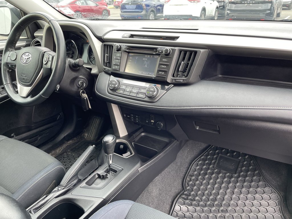 Toyota RAV4 XLE | Heated Seats | Keyless | Backup Cam 2016 à Saint John, Nouveau-Brunswick - 10 - w1024h768px