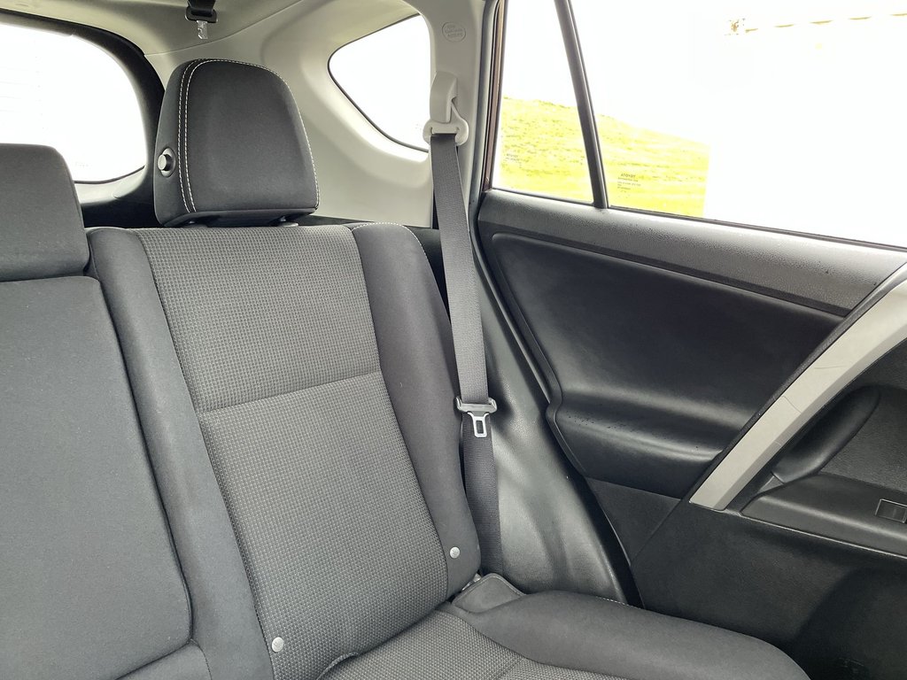 Toyota RAV4 XLE | Heated Seats | Keyless | Backup Cam 2016 à Saint John, Nouveau-Brunswick - 12 - w1024h768px