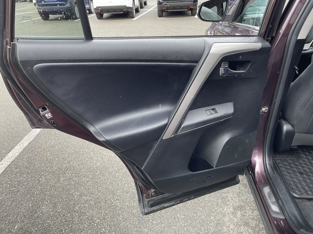 Toyota RAV4 XLE | Heated Seats | Keyless | Backup Cam 2016 à Saint John, Nouveau-Brunswick - 41 - w1024h768px