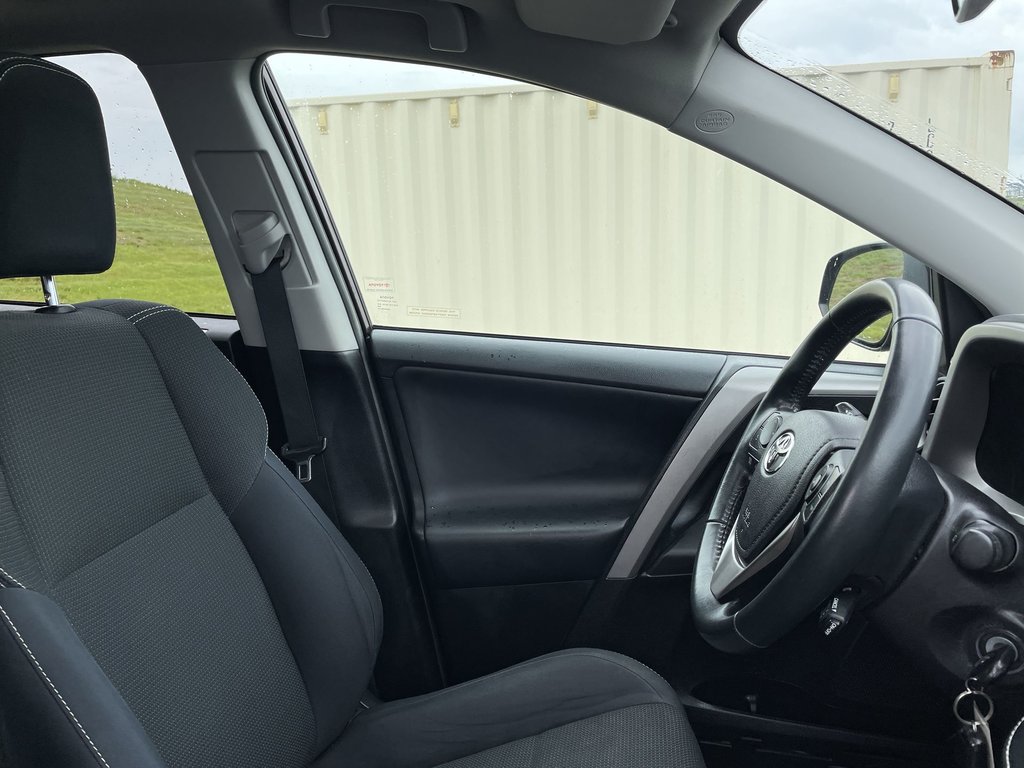 Toyota RAV4 XLE | Heated Seats | Keyless | Backup Cam 2016 à Saint John, Nouveau-Brunswick - 15 - w1024h768px