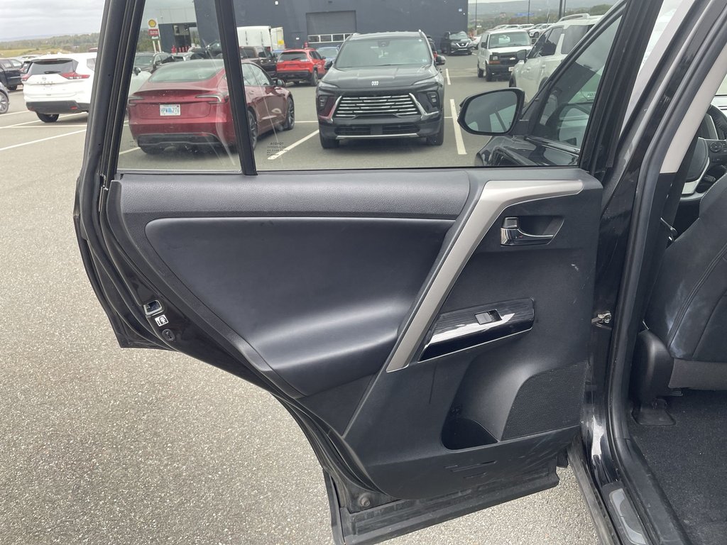 2017 Toyota RAV4 Limited | MOONROOF | NAV | LEATHER | CAM in Saint John, New Brunswick - 41 - w1024h768px