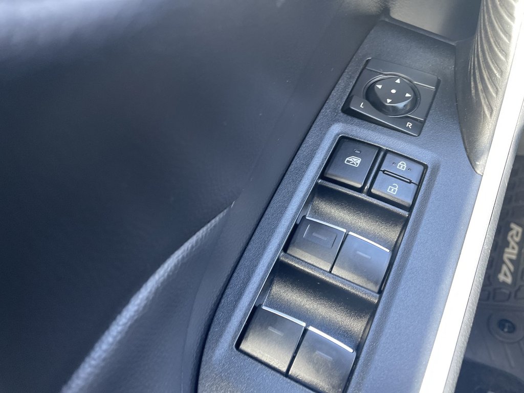 2022 Toyota RAV4 XLE | Keyless | Backup Cam | USB | Warranty to2027 in Saint John, New Brunswick - 21 - w1024h768px