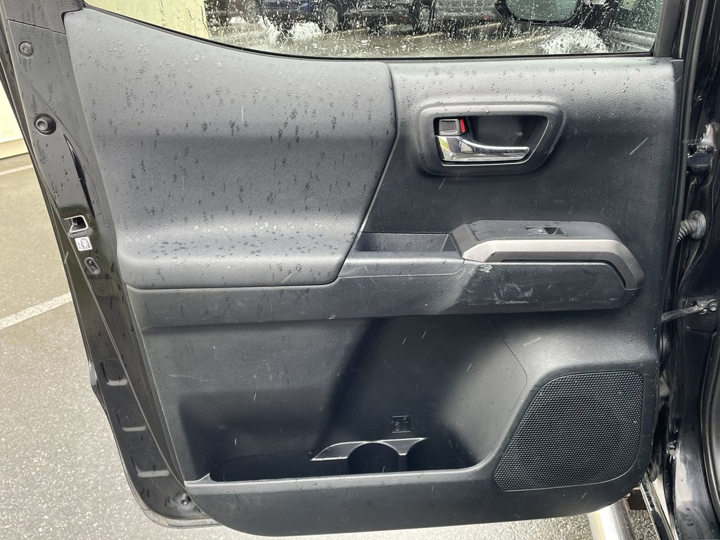 2016 Toyota TACOMA TRD OFF ROAD | Keyless | Fog Lamps | USB in Saint John, New Brunswick - 41 - w1024h768px
