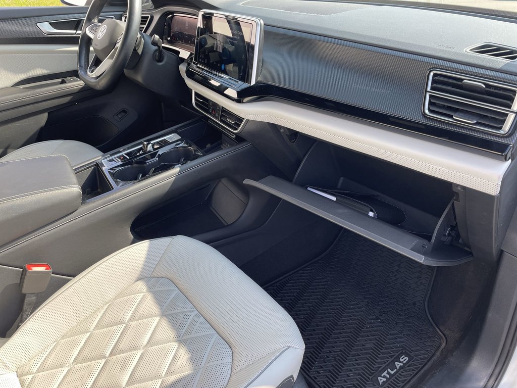 2024 Volkswagen Atlas Cross Sport SEL Premium R-Line|Htd\Cool Lthr|360 Cam|Sunroof in Saint John, New Brunswick - 49 - w1024h768px