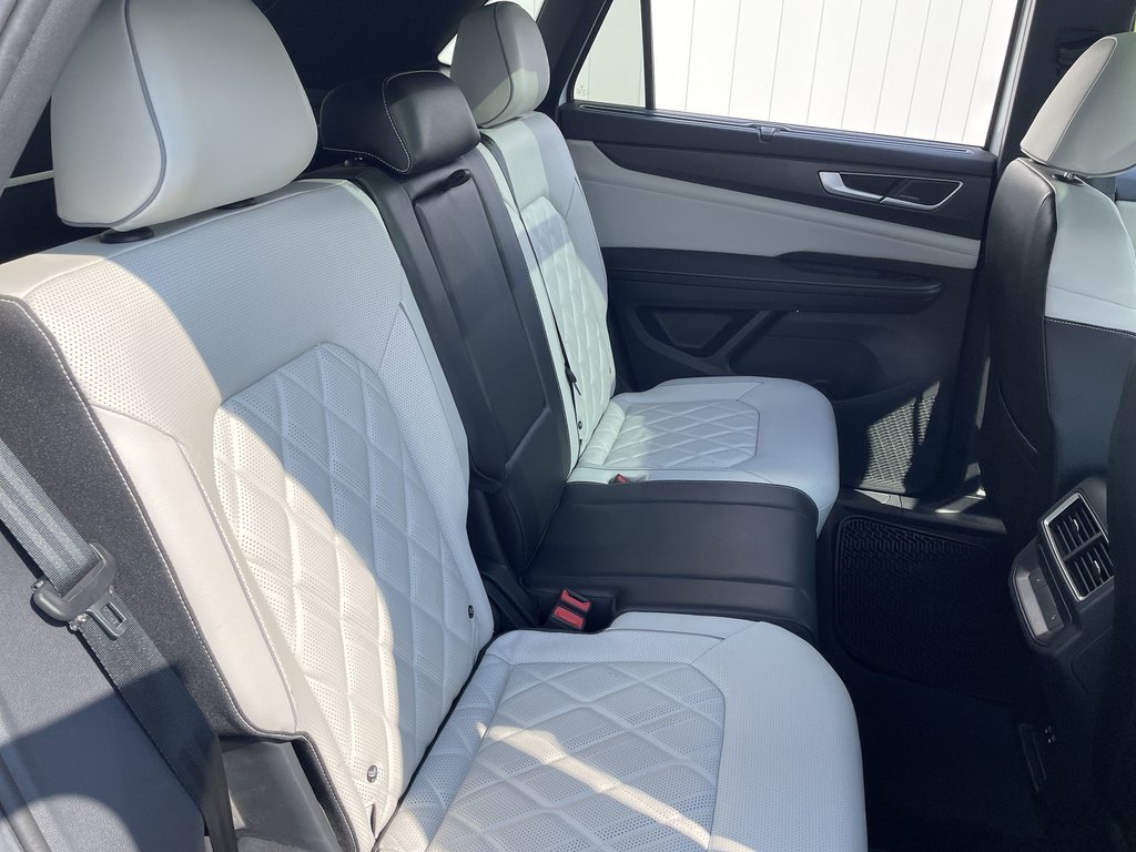 2024 Volkswagen Atlas Cross Sport SEL Premium R-Line|Htd\Cool Lthr|360 Cam|Sunroof in Saint John, New Brunswick - 45 - w1024h768px