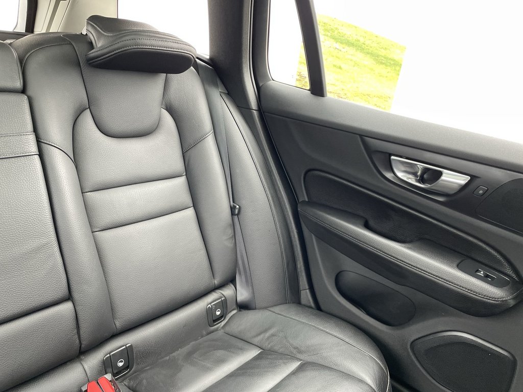 2020 Volvo V60 T6 MOMENTUM | Htd Lthr | Panoramic Roof | USB in Saint John, New Brunswick - 13 - w1024h768px