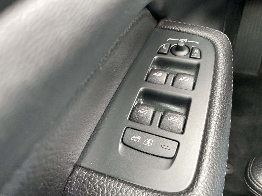 2020 Volvo V60 T6 MOMENTUM | Htd Lthr | Panoramic Roof | USB in Saint John, New Brunswick - 21 - w1024h768px
