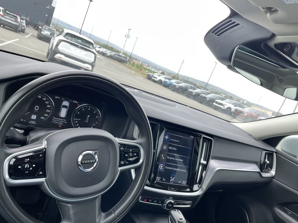 2020 Volvo V60 T6 MOMENTUM | Htd Lthr | Panoramic Roof | USB in Saint John, New Brunswick - 22 - w1024h768px