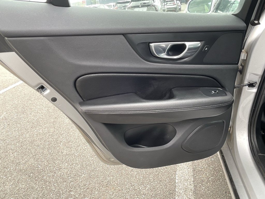 2020 Volvo V60 T6 MOMENTUM | Htd Lthr | Panoramic Roof | USB in Saint John, New Brunswick - 41 - w1024h768px