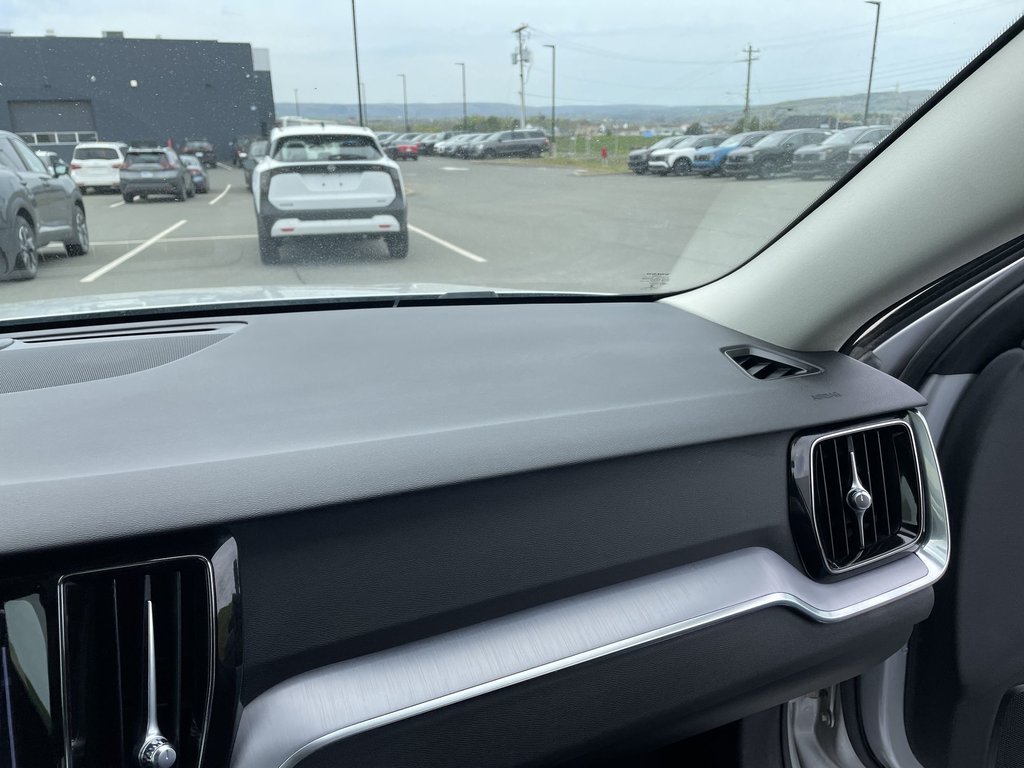 2020 Volvo V60 T6 MOMENTUM | Htd Lthr | Panoramic Roof | USB in Saint John, New Brunswick - 12 - w1024h768px
