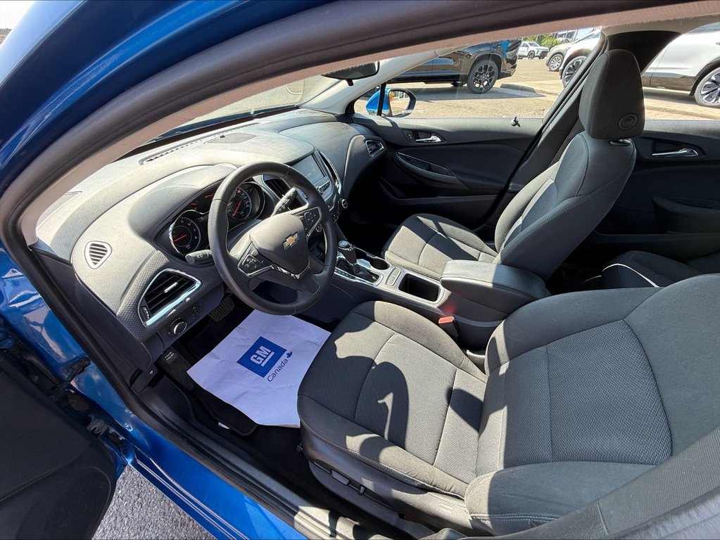 2016 Chevrolet Cruze in Bonaventure, Quebec - 9 - w1024h768px