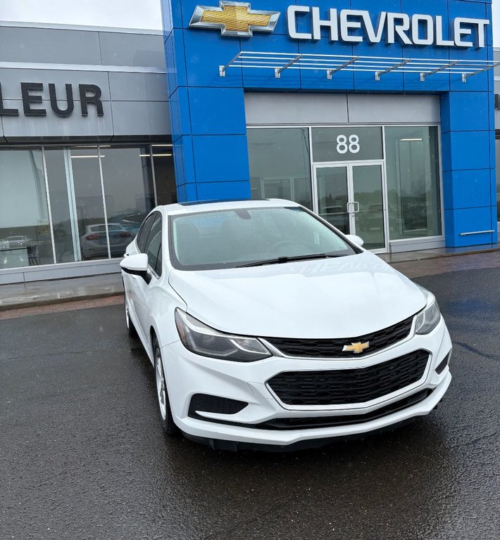 2017 Chevrolet Cruze in Bonaventure, Quebec - 3 - w1024h768px