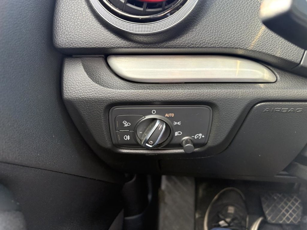2015 Audi A3 2.0T Progressiv quattro I S LINE I LEATHER I SUNROOF I MAGS I BLUETOOTH in Montréal, Quebec - 13 - w1024h768px