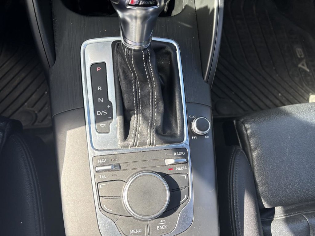 2015 Audi A3 2.0T Progressiv quattro I S LINE I LEATHER I SUNROOF I MAGS I BLUETOOTH in Montréal, Quebec - 10 - w1024h768px