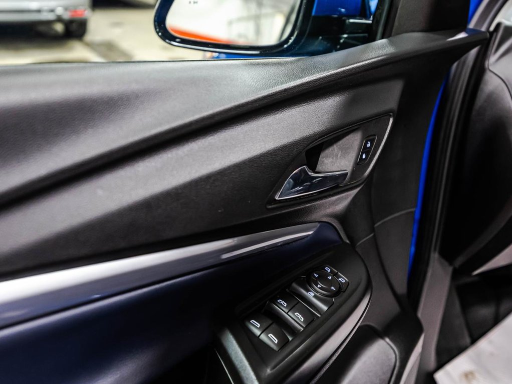 2023 Chevrolet Bolt EUV Premier CARPLAY I LEATHER I SUNROOF I MAGS I HEATED SEATS & SYEERING WHEEL I GPS I STARTER in Montréal, Quebec - 12 - w1024h768px