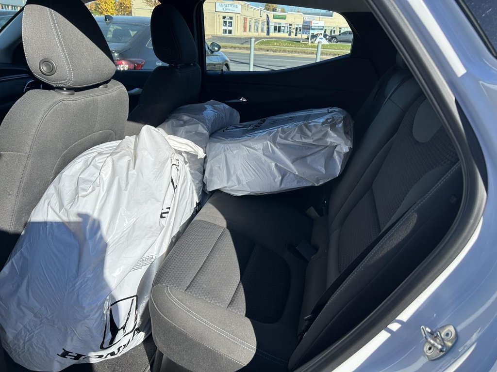 2023 Chevrolet Bolt EUV LT BRAND NEW WINTER TIRES I NEWS BRAKES I CARPLAY I MAGS I HEATED SEATS AND STEERING WHEEL I in Montréal, Quebec - 7 - w1024h768px