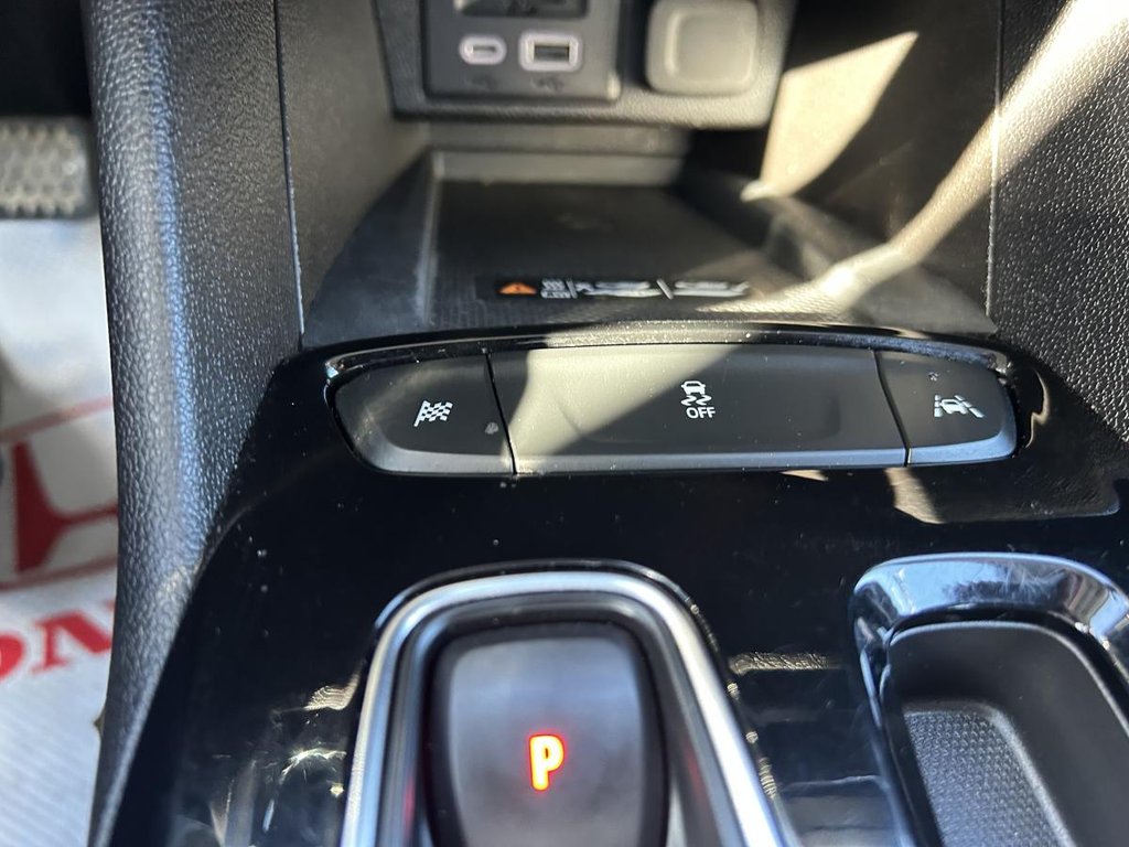 2023 Chevrolet Bolt EUV LT BRAND NEW WINTER TIRES I NEWS BRAKES I CARPLAY I MAGS I HEATED SEATS AND STEERING WHEEL I in Montréal, Quebec - 11 - w1024h768px