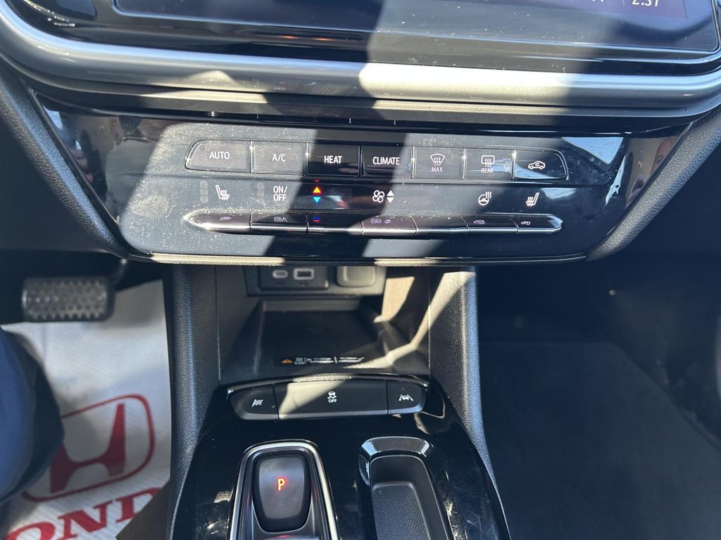 2023 Chevrolet Bolt EUV LT BRAND NEW WINTER TIRES I NEWS BRAKES I CARPLAY I MAGS I HEATED SEATS AND STEERING WHEEL I in Montréal, Quebec - 10 - w1024h768px