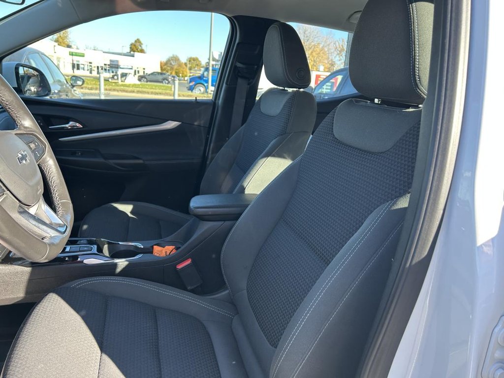 2023 Chevrolet Bolt EUV LT BRAND NEW WINTER TIRES I NEWS BRAKES I CARPLAY I MAGS I HEATED SEATS AND STEERING WHEEL I in Montréal, Quebec - 8 - w1024h768px