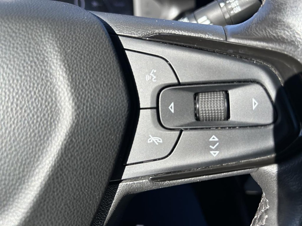 2023 Chevrolet Bolt EUV LT BRAND NEW WINTER TIRES I NEWS BRAKES I CARPLAY I MAGS I HEATED SEATS AND STEERING WHEEL I in Montréal, Quebec - 12 - w1024h768px