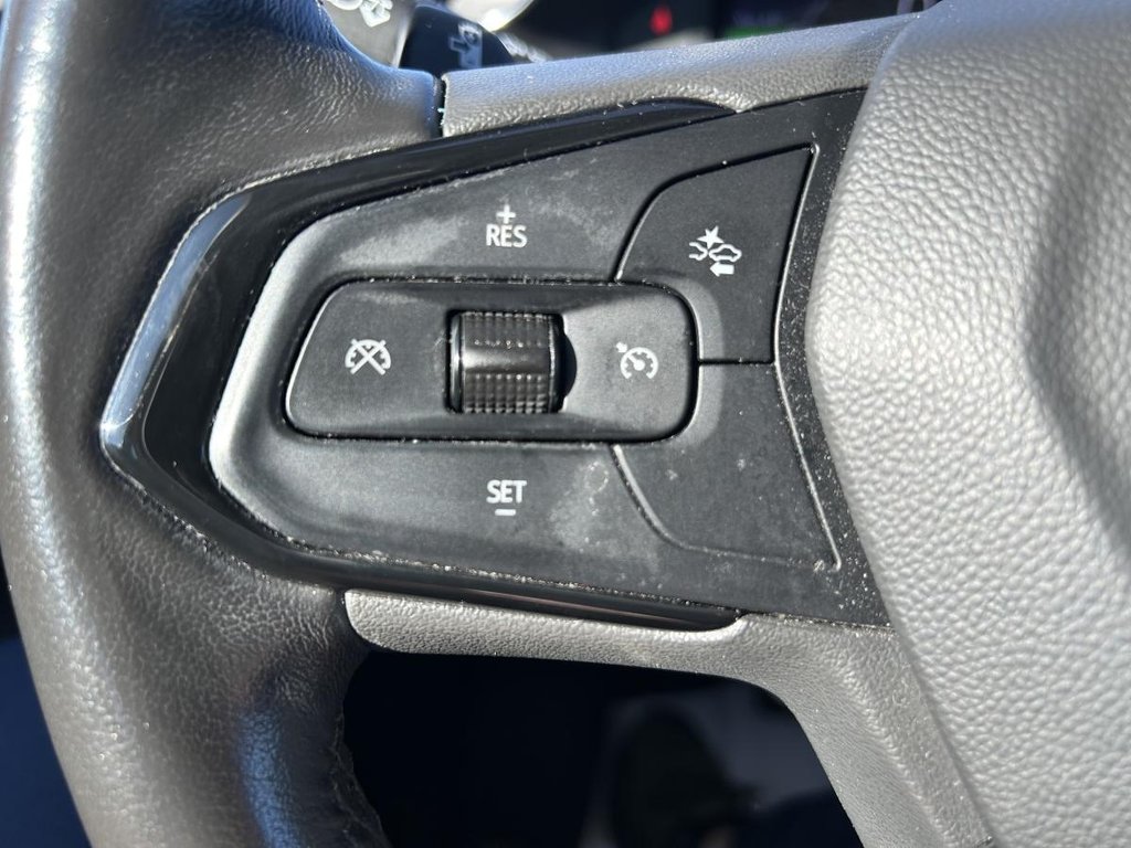 2023 Chevrolet Bolt EUV LT BRAND NEW WINTER TIRES I NEWS BRAKES I CARPLAY I MAGS I HEATED SEATS AND STEERING WHEEL I in Montréal, Quebec - 13 - w1024h768px