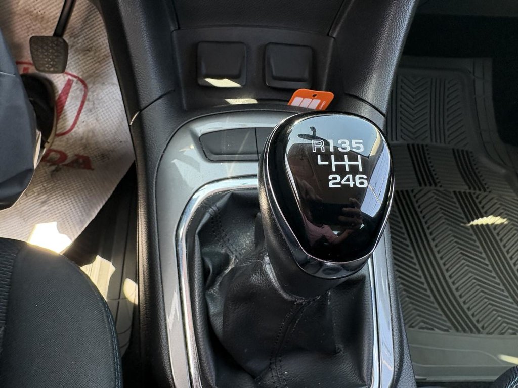 2018 Chevrolet Cruze LT (Manual) CAMERA I BLUETOOTH I MAGS I HEATED SEATS in Montréal, Quebec - 10 - w1024h768px