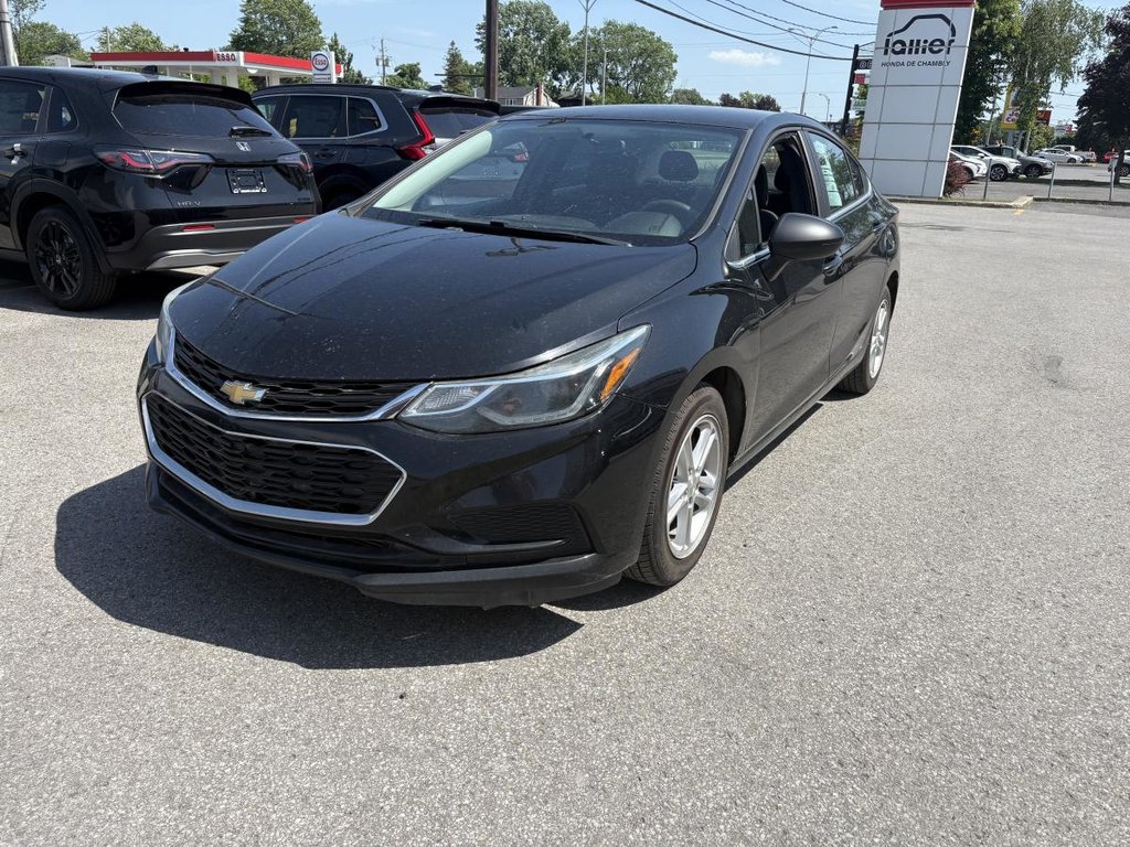 2018 Chevrolet Cruze LT (Manual) CAMERA I BLUETOOTH I MAGS I HEATED SEATS in Montréal, Quebec - 3 - w1024h768px