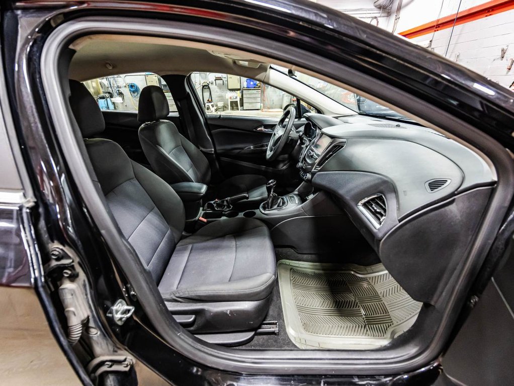 Chevrolet Cruze LT (Manual) CAMERA I BLUETOOTH I MAGS I HEATED SEATS 2018 à Montréal, Québec - 18 - w1024h768px