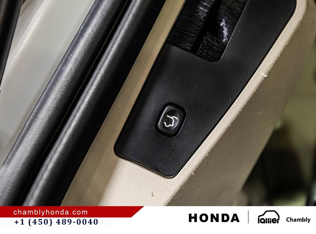 2019 Dodge Grand Caravan Crew Plus  7 SEATERS I 3 ZONES A/C I LEATHER I CAMERA I MAGS in Montréal, Quebec - 16 - w1024h768px