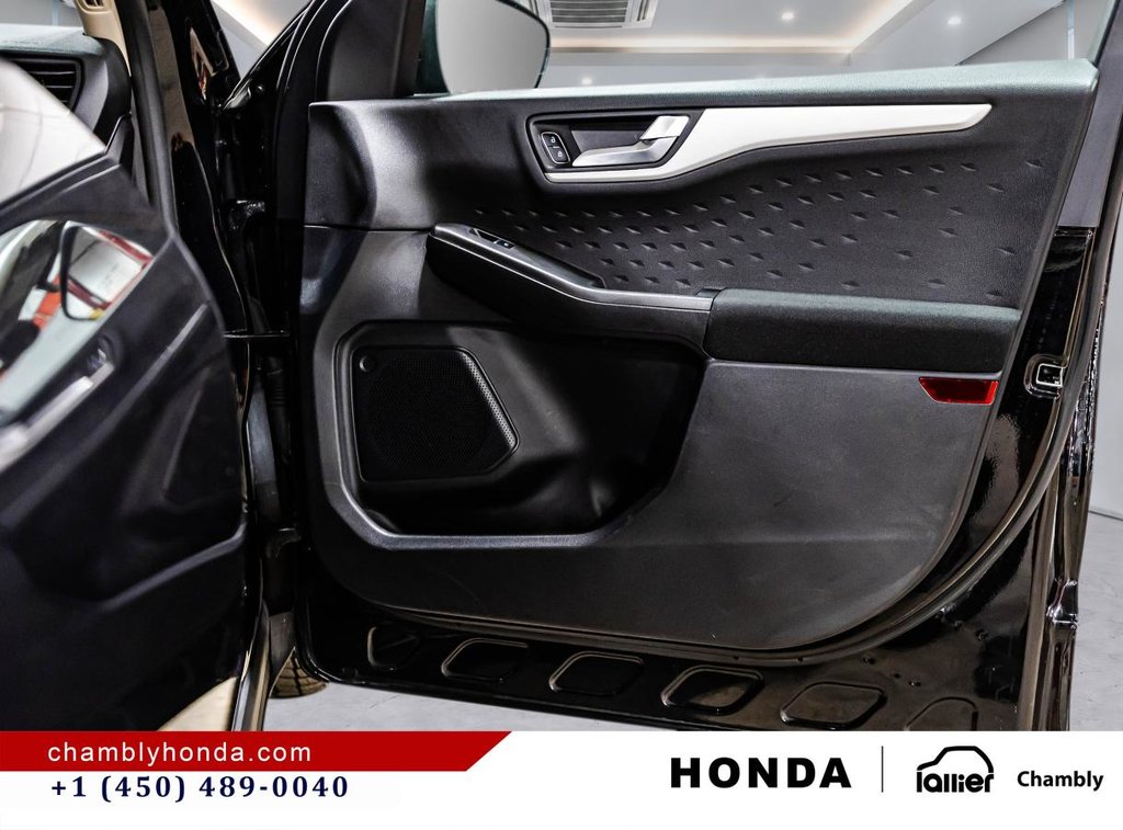 2020 Ford Escape SE AWD I MAGS I HEATED SEATS I CAMERA I BLUETOOTH I CARPLAY in Montréal, Quebec - 16 - w1024h768px