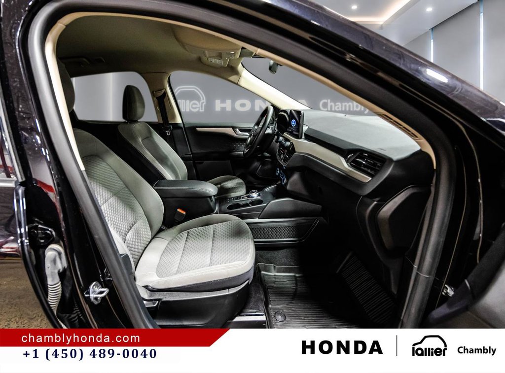 2020 Ford Escape SE AWD I MAGS I HEATED SEATS I CAMERA I BLUETOOTH I CARPLAY in Montréal, Quebec - 17 - w1024h768px