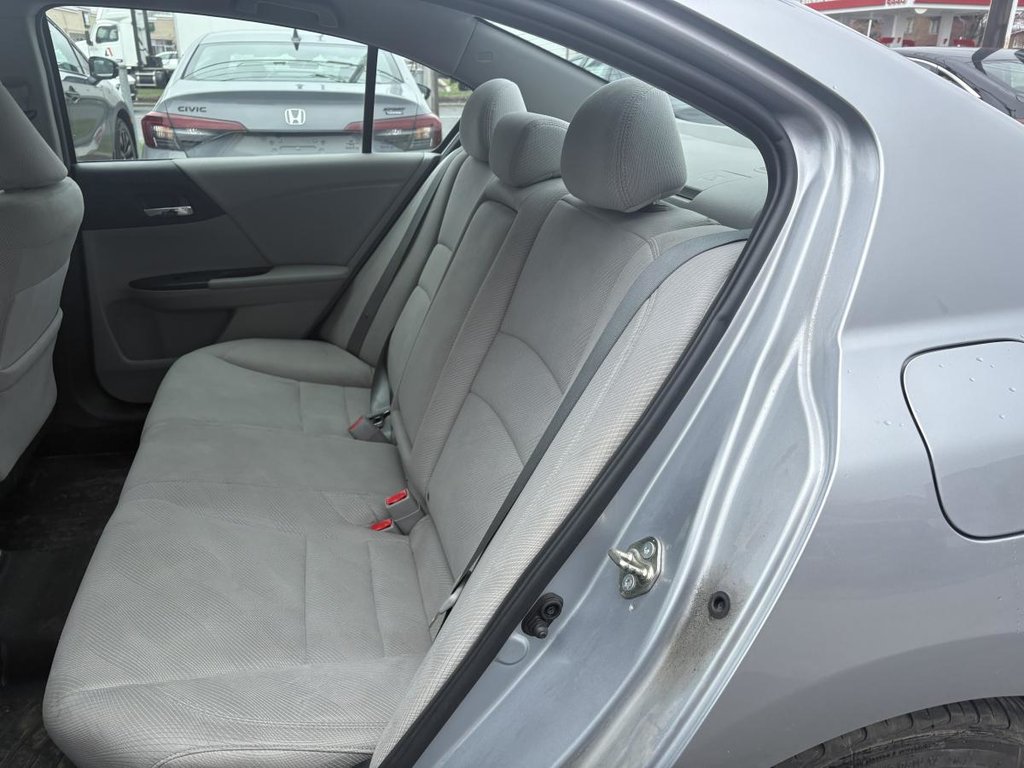 Honda Accord Sedan LX MANUAL TRANSMISSION!!!!! NO ACCIDENT!! BLUETOOTH I CAMERA  I HEATED SEATS 2017 à Montréal, Québec - 6 - w1024h768px