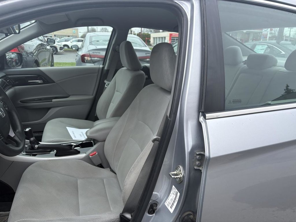 Honda Accord Sedan LX MANUAL TRANSMISSION!!!!! NO ACCIDENT!! BLUETOOTH I CAMERA  I HEATED SEATS 2017 à Montréal, Québec - 7 - w1024h768px