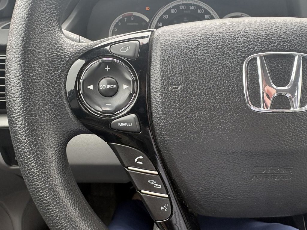 Honda Accord Sedan LX MANUAL TRANSMISSION!!!!! NO ACCIDENT!! BLUETOOTH I CAMERA  I HEATED SEATS 2017 à Montréal, Québec - 9 - w1024h768px