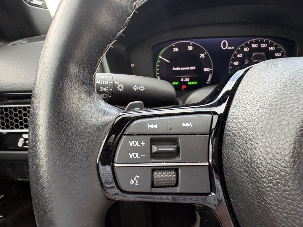 2025 Honda Civic Hybrid Sport Touring eCVT Sedan in Montréal, Quebec - 9 - w1024h768px