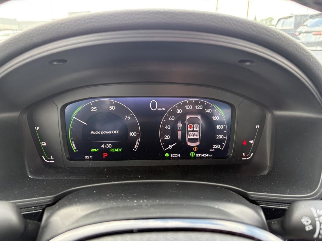 2025 Honda Civic Hybrid Sport Touring eCVT Sedan in Montréal, Quebec - 11 - w1024h768px