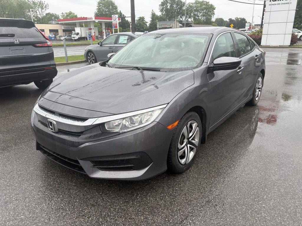 Honda Civic LX 57,000 KM I 10 YEARS//200,000 KIM WARRANTY I CARPLAY I HEATED SEATS I CAMERA I ACTIVE SECURITY 2018 à Montréal, Québec - 3 - w1024h768px
