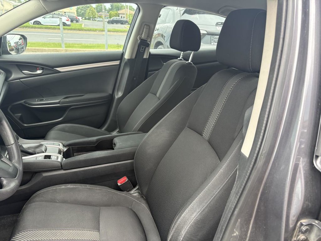 2018 Honda Civic LX Manual  MANUAL I CARPLAY I HEATED SEATS I CAMERA in Montréal, Quebec - 6 - w1024h768px
