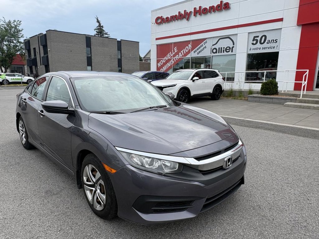 2018 Honda Civic LX Manual  MANUAL I CARPLAY I HEATED SEATS I CAMERA in Montréal, Quebec - 1 - w1024h768px