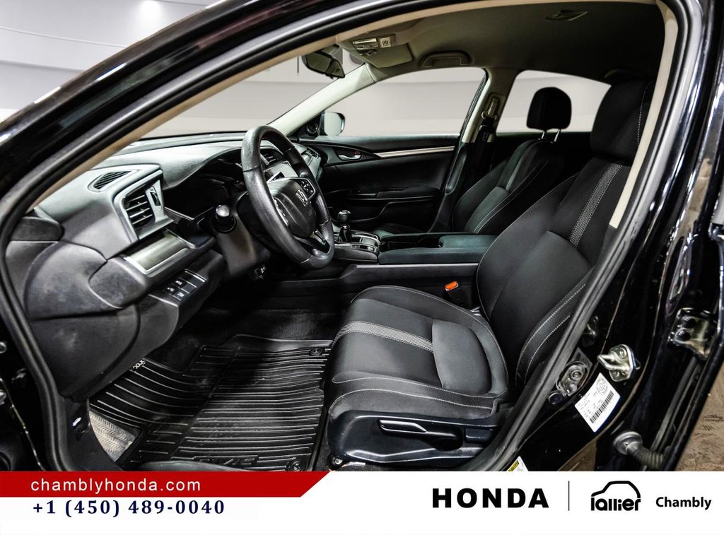 2019 Honda Civic LX Manual!!! CARPLAY I HEATED SEATS I BLUETOOH I CAMERA in Montréal, Quebec - 18 - w1024h768px
