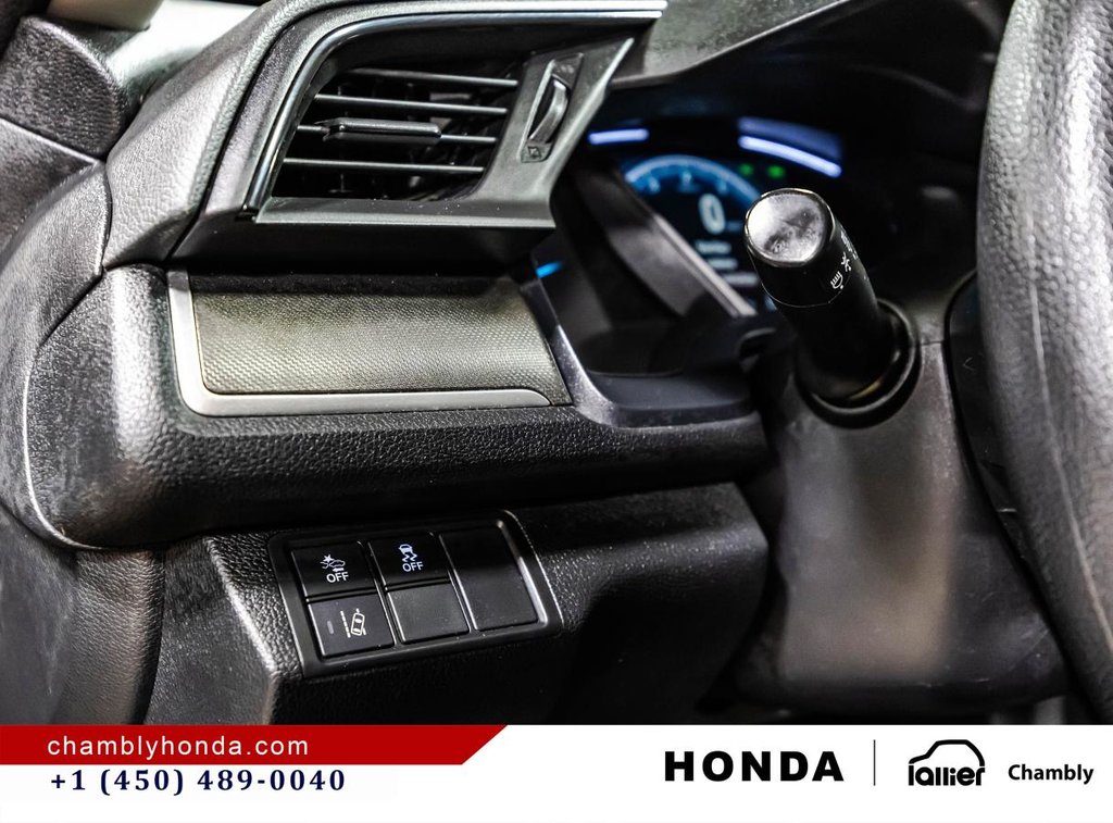 2019 Honda Civic LX Manual!!! CARPLAY I HEATED SEATS I BLUETOOH I CAMERA in Montréal, Quebec - 20 - w1024h768px
