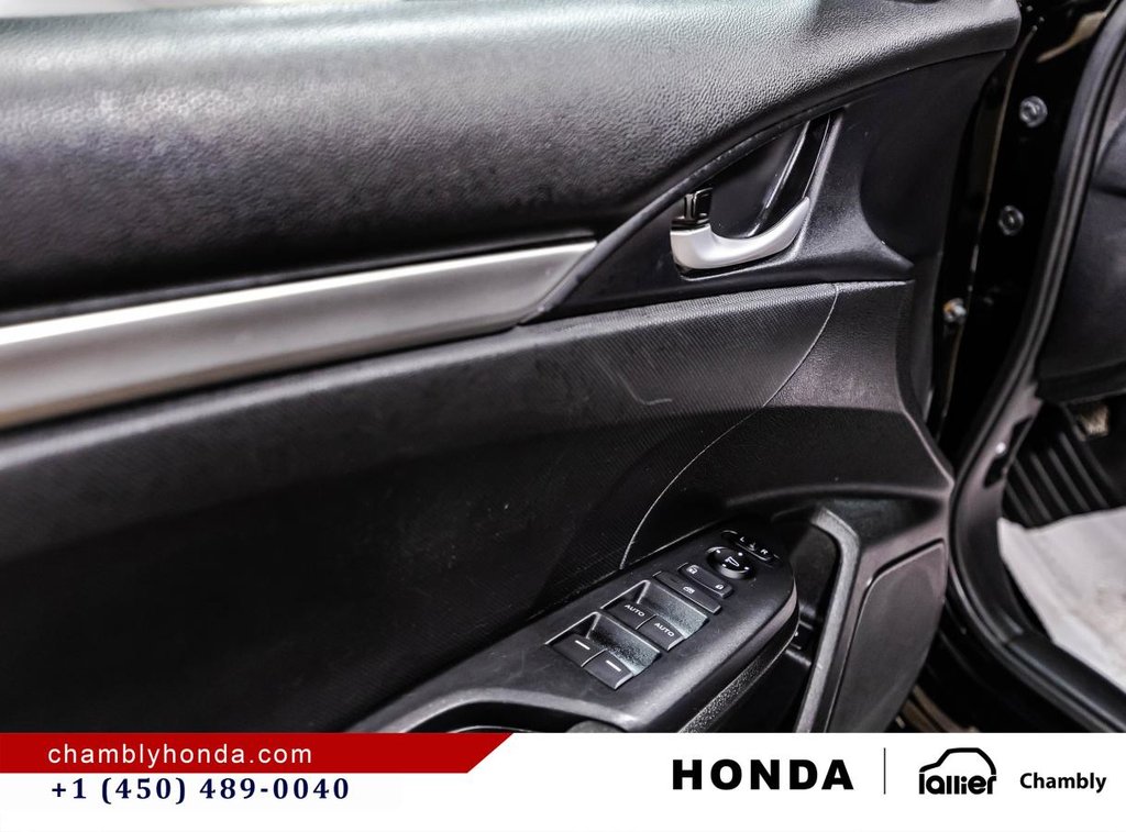 2019 Honda Civic LX Manual!!! CARPLAY I HEATED SEATS I BLUETOOH I CAMERA in Montréal, Quebec - 11 - w1024h768px