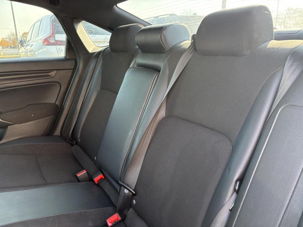 2022 Honda Civic Sport SUNROOF I HEATED SEATS AND STEERING WHEEL I CARPLAY MAGS I STARTER I CAMERA in Montréal, Quebec - 6 - w1024h768px