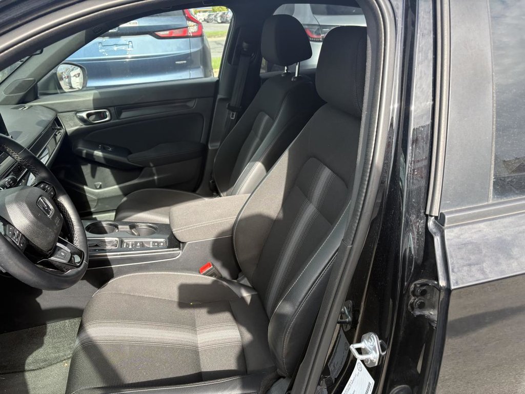 Honda Civic Sport Hatchback 36,000 KM I SUNROOF I MAGS I CARPLAY I STARTER I HEATED SEATS I ACTIVE SECURITY 2023 à Montréal, Québec - 7 - w1024h768px
