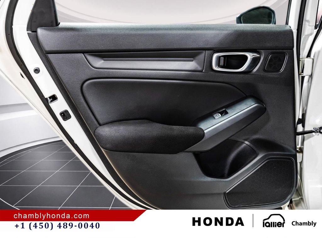 2023 Honda Civic LX 15,000 KM!!! I CARPLAY I HEATED SEATS I CAMERA I STARTER I ACTIVE SECURITY in Montréal, Quebec - 12 - w1024h768px