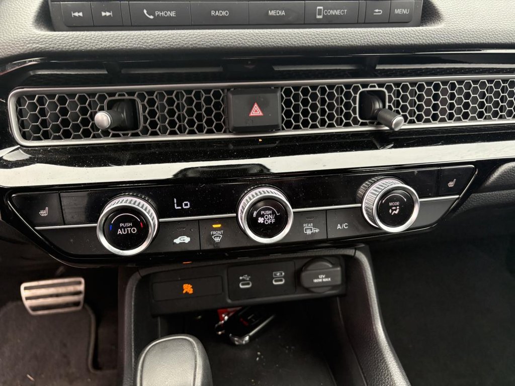 2025 Honda Civic Sport Hatchback I MAGS I CARPLAY I HEATED SEATS I STARTER I CAMERA I ACTIVE SECURITY in Montréal, Quebec - 9 - w1024h768px