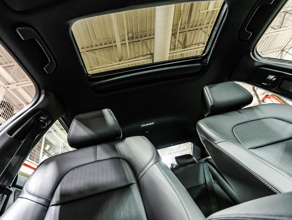 2026 Honda Civic Touring Hybrid, cuir, toit, full in Montréal, Quebec - 19 - w1024h768px