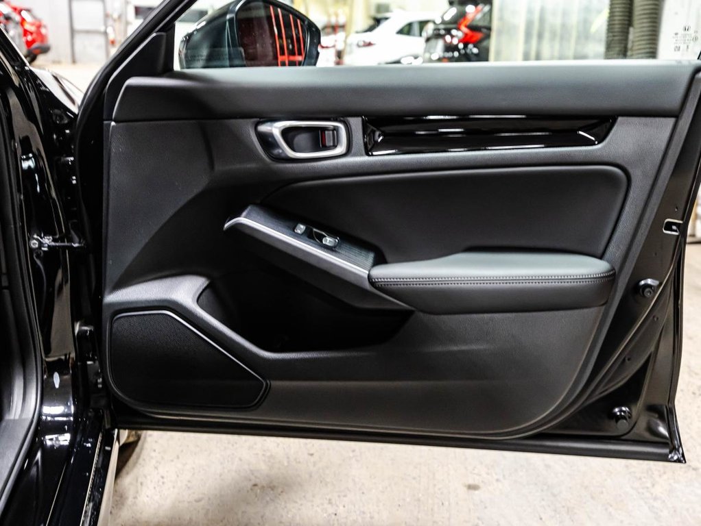 2026 Honda Civic Touring Hybrid, cuir, toit, full in Montréal, Quebec - 17 - w1024h768px