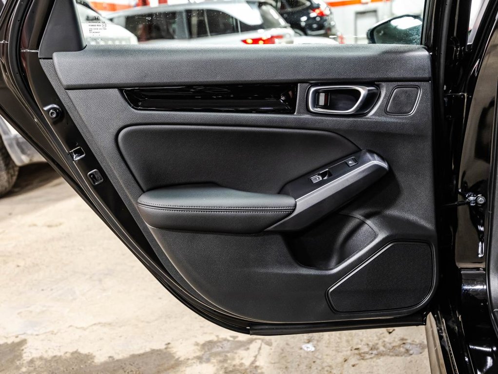 2026 Honda Civic Touring Hybrid, cuir, toit, full in Montréal, Quebec - 13 - w1024h768px
